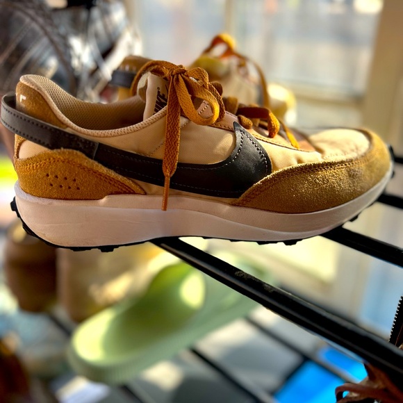 Nike - Picture 1 of 3